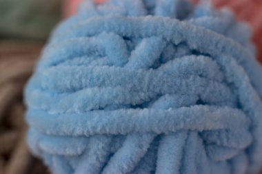 Pofuduk mavi iplik sarmalının yakın çekimi