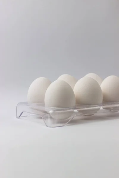 Huevos Pollo Una Bandeja Sobre Fondo Blanco Ingredientes Para Cocinar — Foto de Stock
