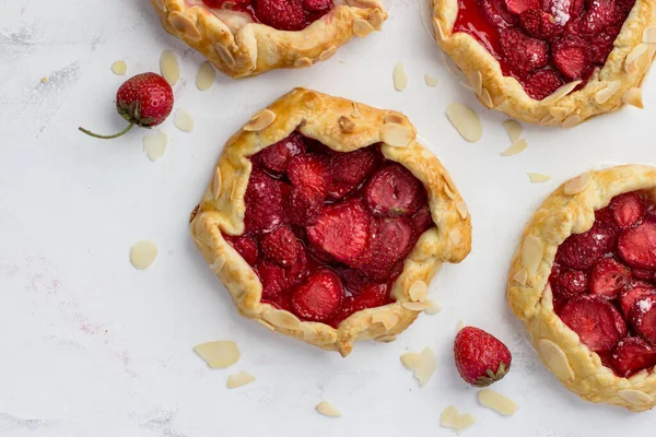 Mini Biscuits Made Strawberries White Background Delicious Mini Pies Top — Stock Photo, Image