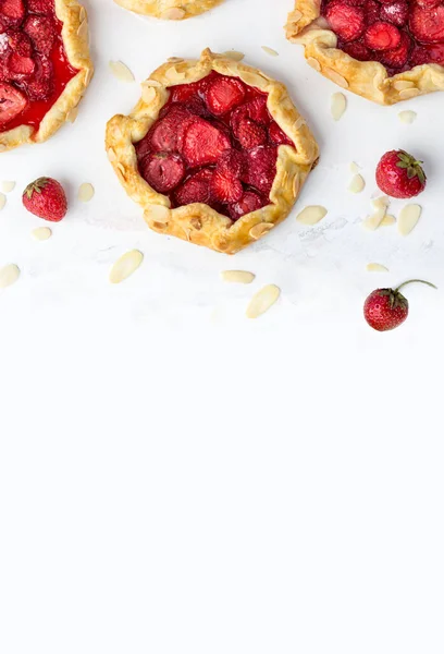 Top View Mini Biscuits Strawberries Small Pies White Background Space — Fotografia de Stock