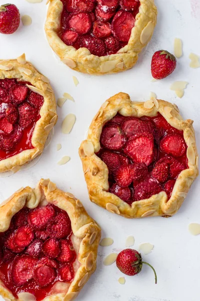 Mini Biscuits Made Strawberries White Background Delicious Mini Pies Top — Stock Photo, Image