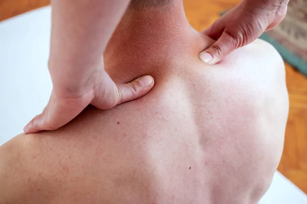 Professional Therapist Giving Traditional Thai Relaxing Back Neck Massage Deep — Foto Stock