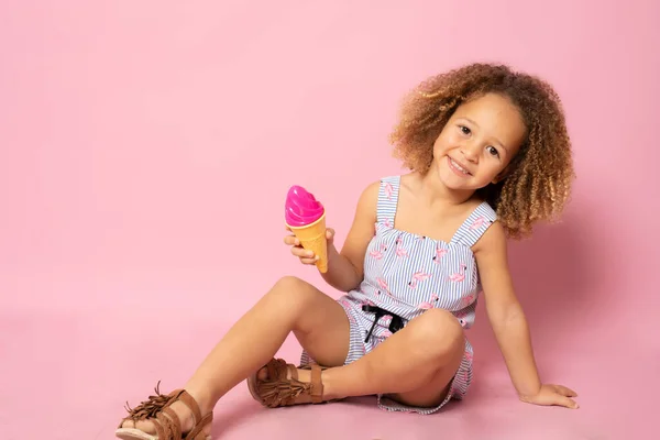 Cute Little Girl Summer Clothing Ice Cream Sitting Floor Isolated — Stock Photo, Image