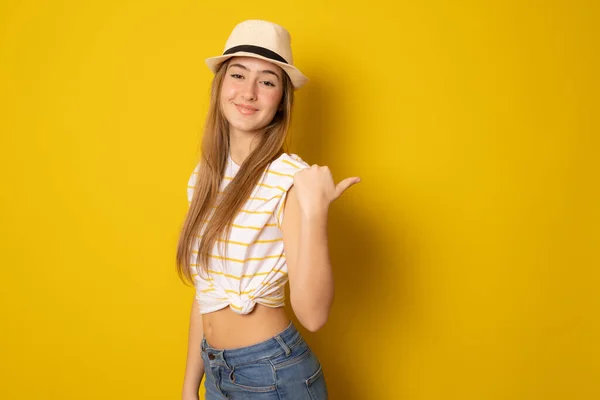 Beautiful Girl Wearing Straw Hat Striped Shirt Showing Thumb Standing — Fotografie, imagine de stoc