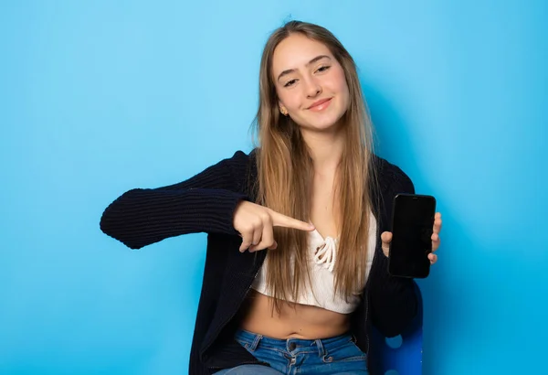 Cute Smiling Girl Long Hair Showing Mobile Phone Screen Isolated — Stock fotografie