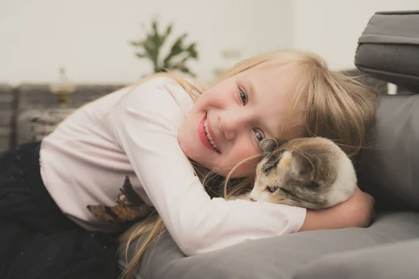 Happy Beautiful Little Girl Holding Cat Her Arms Outdoors — стоковое фото