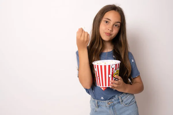 Fénykép Portré Boldog Lány Barna Haj Tartása Karton Doboz Popcorn — Stock Fotó
