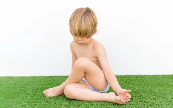 Cute Little Boy Swimsuit Sits Grass Summer Garden — ストック写真
