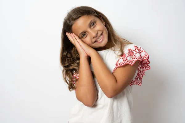 Jong Meisje Vrouw Brunette Geïsoleerd Witte Achtergrond Maken Slaap Gebaar — Stockfoto