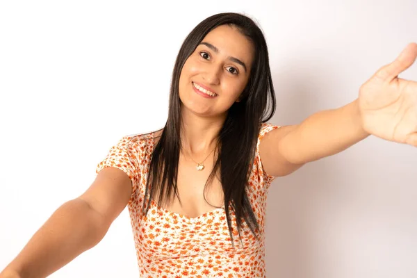 Young Hispanic Woman Isolated White Background Feels Confident Giving Hug — 스톡 사진