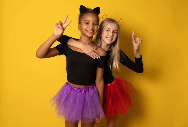 Image Laughing Multinational Girls Black Colorful Halloween Costumes Isolated Yellow — Stock Photo, Image