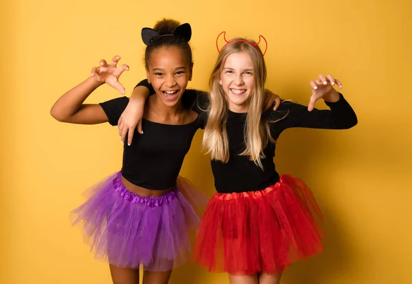 Happy Preteen Girls Costumes Having Fun Halloween Celebration — Stock Photo, Image