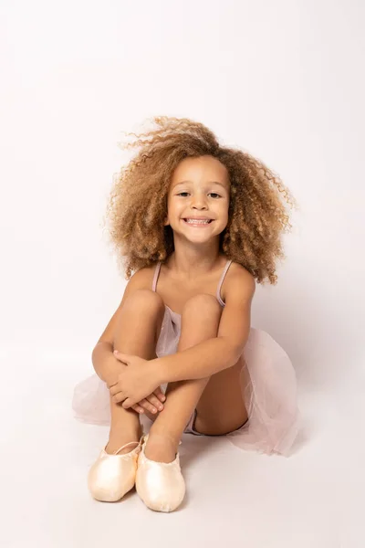 Retrato Una Adorable Niña Edad Preescolar Jugando Vestirse Con Tutú —  Fotos de Stock