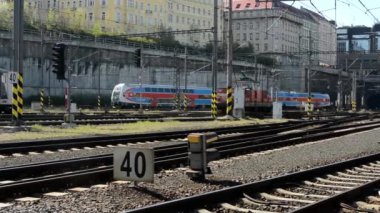 Tren Tren istasyona geldi