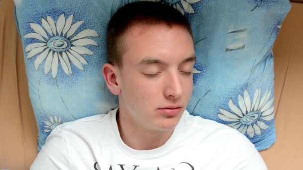 Člověk spí (spočívající) — Stock video