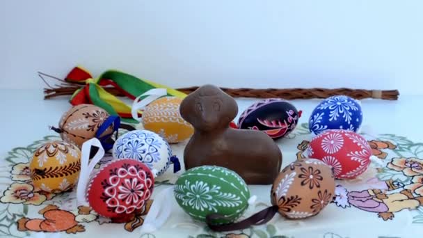 húsvéti dekoráció - csokoládé ram festett tojások és egyéb dekorációk