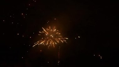Yılbaşı kutlamak için fireworks (havai fişek) patlama.