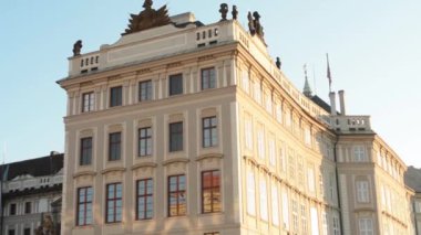 Prague Kalesi (güneşli sabah) - forepart