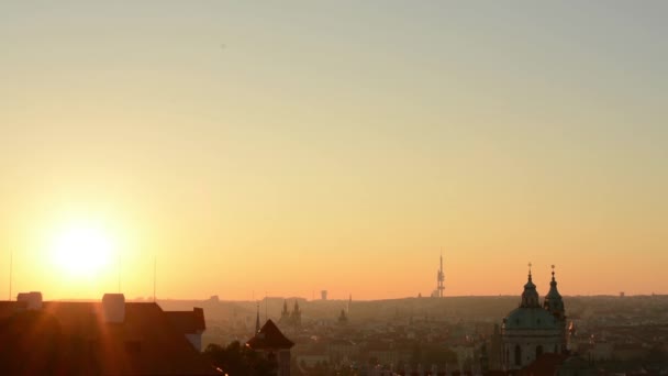 Napkelte a város felett — Stock videók