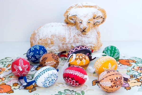 Paskalya dekorasyon - ram ile boyalı yumurta yemek için