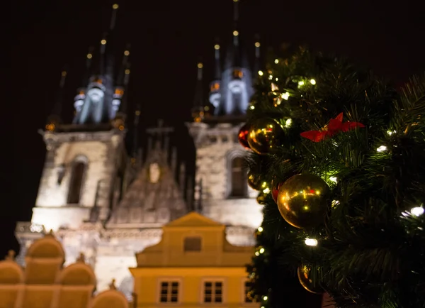 Şube ile kilise our lady tyn içinde geçmiş, eski şehir Meydanı'na önce ile dekore edilmiş