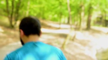 Orman - steadicam atlet çalışır