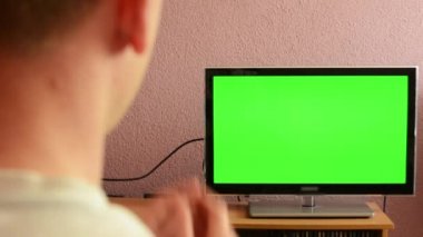 adam tv(television) - ip - man ifade hüzün izliyor