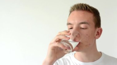 adam su - izole içecekler