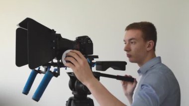 adam filmleri profesyonel kamera ve bir gülümseme ile