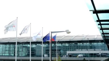Prag Havaalanı - bayraklar