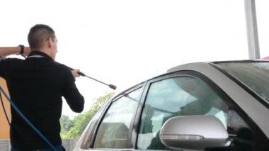 adam yıkama araba su (sprey hortumu)