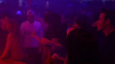 insanlar dans bir partide (disco) - sahne ışıkları