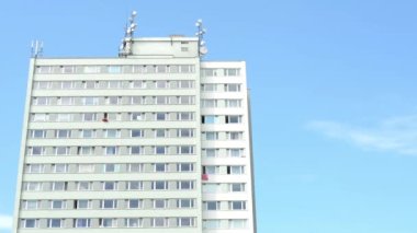 yüksek katlı blok daire - mavi gökyüzü