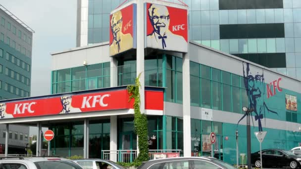 KFC - edifício moderno (fast food ) — Vídeo de Stock