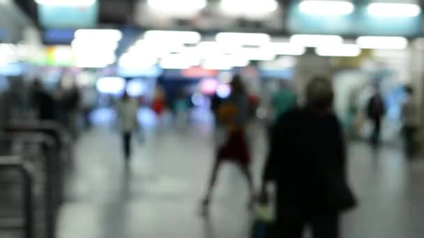 Pessoas comuns - pessoas no metrô - timelapse - tiro desfocado — Vídeo de Stock