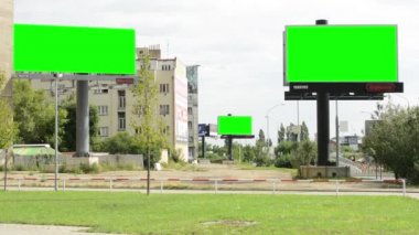 arka planda bina - Clear sky - karayolu ile üç reklam panoları-şehir - yeşil ekran - doğa (ot)