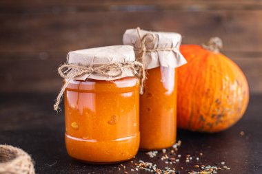 Balkabağı reçeli tatlı tatlı tatlı yemek atıştırmalığı masanın üzerinde fotokopi uzayı yemek arka planı kırsal 
