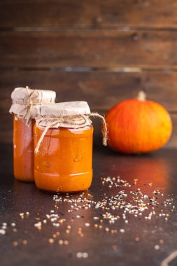 Balkabağı reçeli tatlı tatlı tatlı yemek atıştırmalığı masanın üzerinde fotokopi uzayı yemek arka planı kırsal 