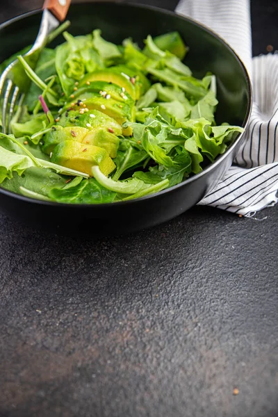 Salada Abacate Mistura Folha Fresca Alface Espinafre Arugula Refeição Acelga — Fotografia de Stock