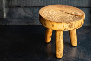 Mutfak tezgahları için mutfak tezgahı, doğal ahşap tabure ev malzemeleri için metin arka planı için yer