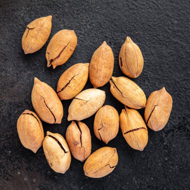 Masadaki kabuklu fındık fıstığı taze malzeme fotokopisi uzay yemeği arka plan kırsal vejetaryen yemeği veya vejetaryen yemeği
