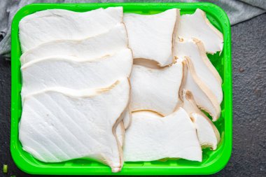 Eryngii mantarı dilimlenmiş istiridye kralı mantarlar eringi yemeği abur cuburu fotokopi arka plan vejetaryen ya da vejetaryenlik