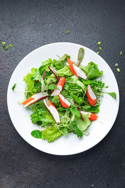 Salada Caranguejo Vara Alface Folhas Mistura Verde Refeição Fresca Lanche — Fotografia de Stock
