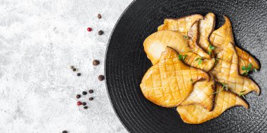 Eryngii kızarmış mantar ızgarası dilimlenmiş istiridye Kral mantarı eringi ikinci sınıf uzay yemeği kopyası 