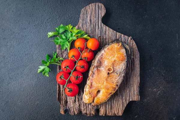 Gebratener Fisch Meeresfrüchte Steak Mahlzeit Snack Auf Dem Tisch Kopieren — Stockfoto