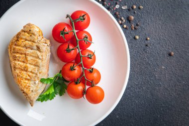 tavuk göğsü ızgara et ızgara kümes hayvanları yemek aperatifi masa üzerinde fotokopi alanı arka plan kırsal 