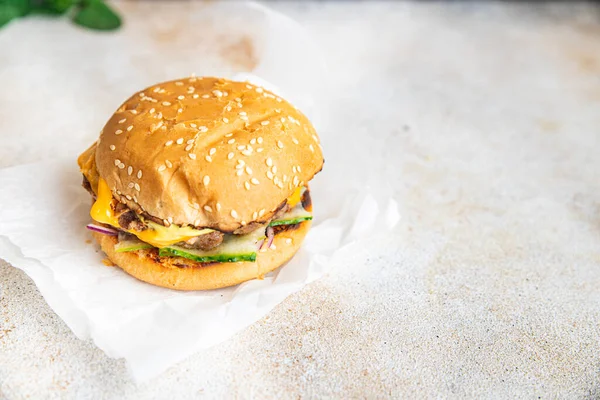 Cheeseburger Hambúrguer Pão Caseiro Queijo Vegetal Costeleta Grelhada Carne Picada — Fotografia de Stock