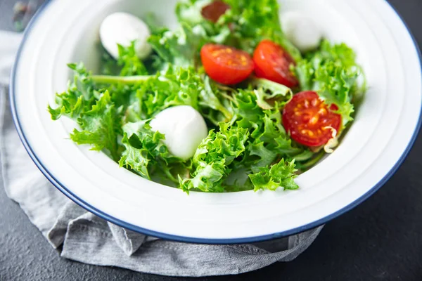 Mozzarella Salade Tomate Laitue Légumes Vitamines Repas Collation Sur Table — Photo