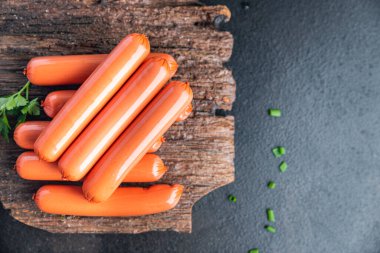 Etsiz sosis sebze protein seitan soya vejetaryen ya da vejetaryen aperatif masaya sağlıklı yemek atıştırmalık üst görünüm metin yiyecekleri arka planı için fotokopi alanı