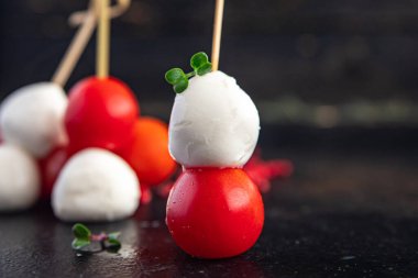mozzarella ve domates salatası kanepeleri şiş yemek atıştırmalığı fotokopi alanı arka plan kırsal